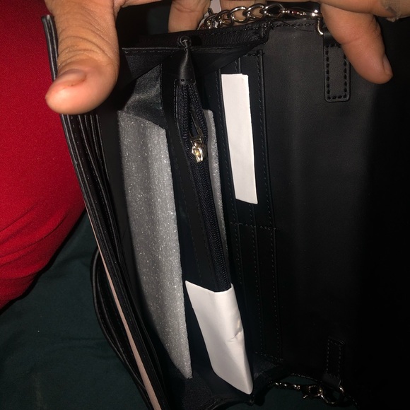 Guess CrossBody Purse - Picture 6 of 8